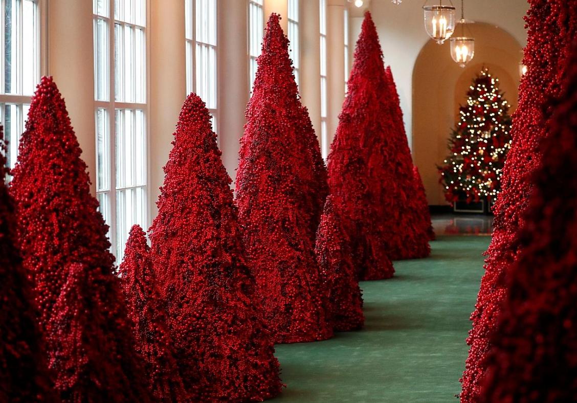 Τα,κόκκινα,χριστουγεννιάτικα,δέντρα,της,Μελάνια,Τραμπ