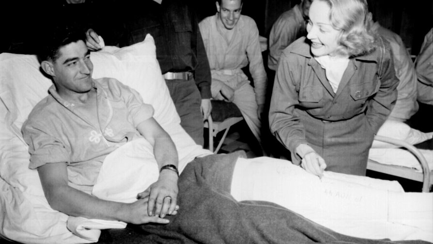 Η Μαρλέν Ντίτριχ τραγουδά στους στρατιώτες Βέλγιο 1944