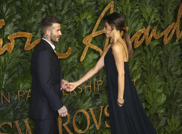 Οι Μπέκαμ Ντέιβίντ και Βικτόρια γι΄΄ορτασαν τα 24 χρόνια γάμου,david victoria becam british fasion awards,alltimeclassic