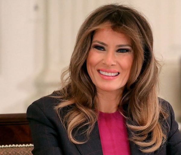 Οι ανακρίβειες "πληρώνονται"μεγάλη Βρετανική εφημερίδα καταβάλει αποζημίωση στη Μελάνια Τραμπ για συκοφαντικό δημοσίευμα,AllTimeClassic