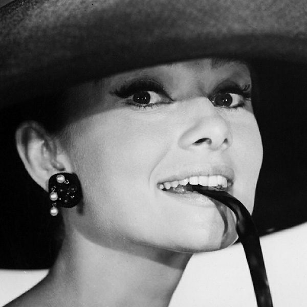 Η Aundrey Hepborn λάτρευε τα μακαρόνια και τη σοκολάτα και συνήθιζε να λέει "για μια κομψή σιλουέτα, μοιράσου το φαγητό σου με τους πεινασμένους" AllTimeClassic