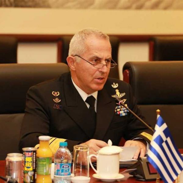 Το πλούσιο βιογραφικό του νέου Υπουργού 'Αμυνας και αρχηγού ΓΕΕΘΑ Ναυάρχου Αποστολάκη