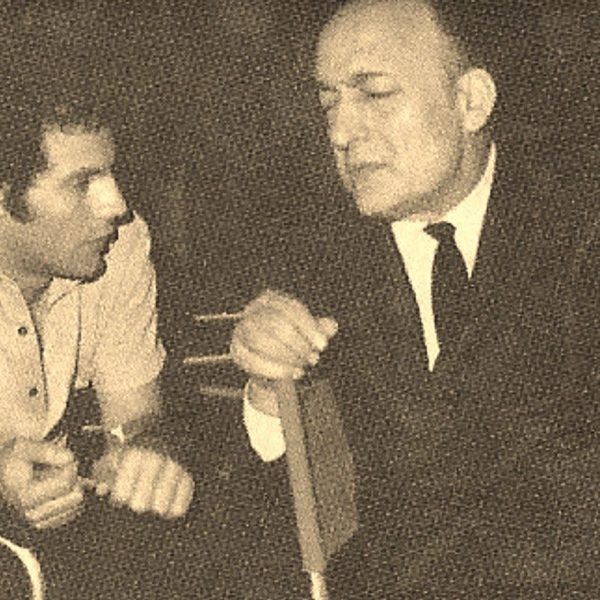 Η Χοντρομπαλού του Νίκου Γκάτσου ένα ποίημα εξαιρετικά επίκαιρο αφιερωμένο σε όλους τους 'Ελληνες. "Είδα το ίδια μου παιδιά, να δίνουν σ' άλλους τα κλειδιά"AllTimeClassic