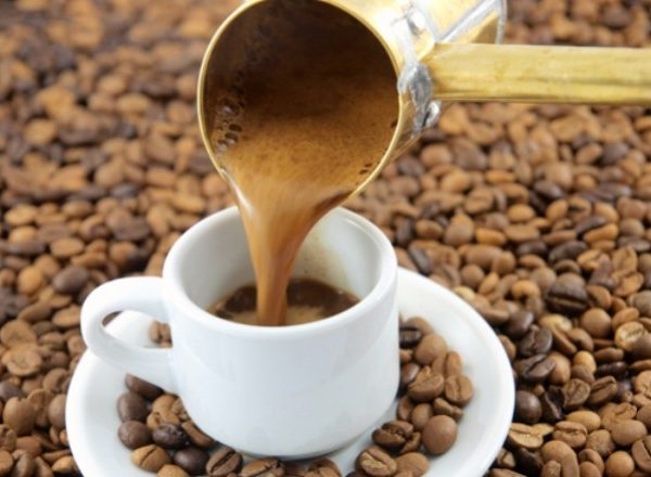 Η γοητεία του ελληνικού καφέ που δύσκολα ξεπερνιέται, η ιστορία του αλλά και τα οφέλη του για την υγεία,AllTimeClassic