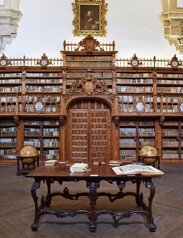 Επιβλητικές βιβλιοθήκες πανεπιστημίων με ιστορία
