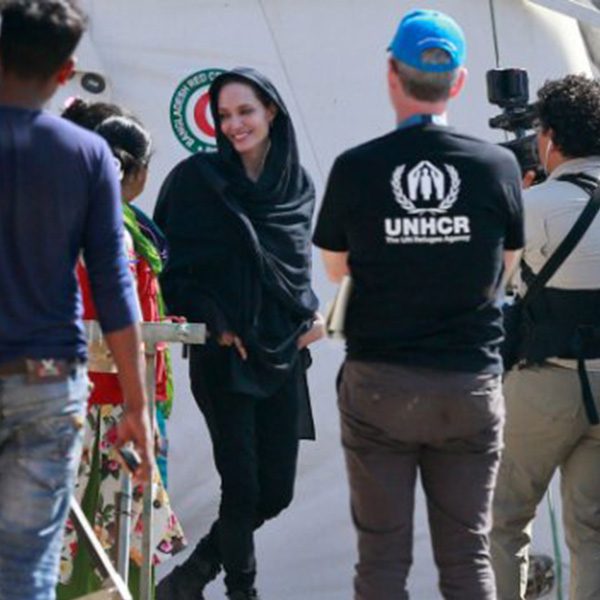 Η Ατζελίνα Τζολί επισκέφτηκε τους προσφυγικούς καταυλισμούς της Ροχίνγκια,AllTimeClassic