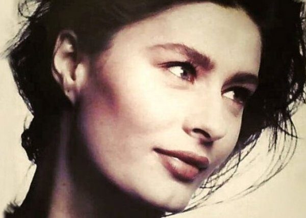 Η Ναστάζια Ουρμπάνο το ακριβοπληρωμένο μοντέλο του Yves Saint Laurent και της Revlon είναι πλέον άστεγη,AllTimeClassic