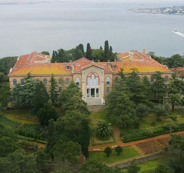 Ο Ηγούμενος της Μονής Χάλκης θυμάται πως τελευταίος 'Ελληνας πρωθυπουργός που επισκέφτηκε τη Σχολή πριν από τον Τσίπρα ήταν ο Ε.Βενιζέλος μετά την Μικρασιατική καταστροφή,AllTimeClassic