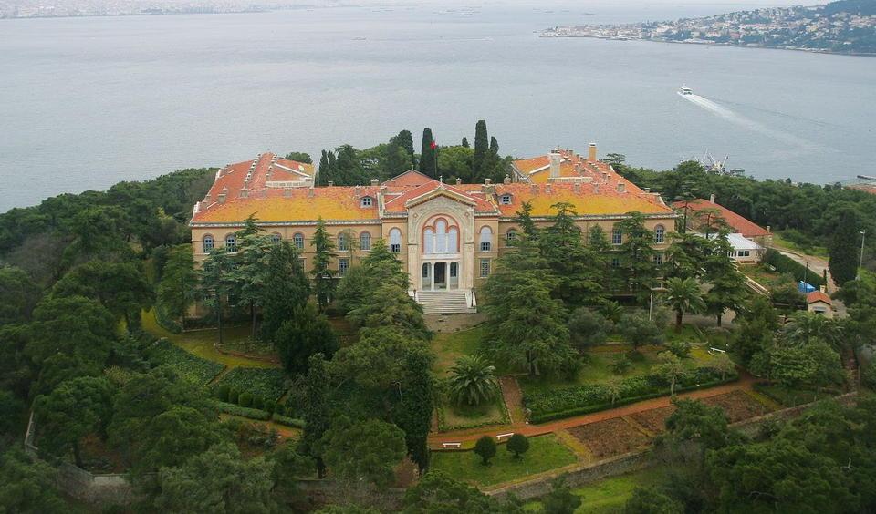 Ο Ηγούμενος της Μονής Χάλκης θυμάται πως τελευταίος 'Ελληνας πρωθυπουργός που επισκέφτηκε τη Σχολή πριν από τον Τσίπρα ήταν ο Ε.Βενιζέλος μετά την Μικρασιατική καταστροφή,AllTimeClassic