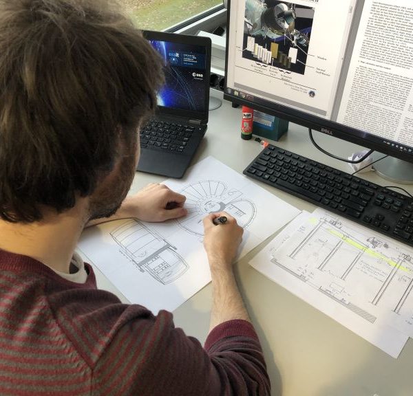 Ο Ελληνας Ερευνητής τελειόφοιτος της Αρχιτεκτονικής που σχεδιάζει κατοικίες στο Φεγγάρι σε συνεργασία με την ESA,AllTimeClassic