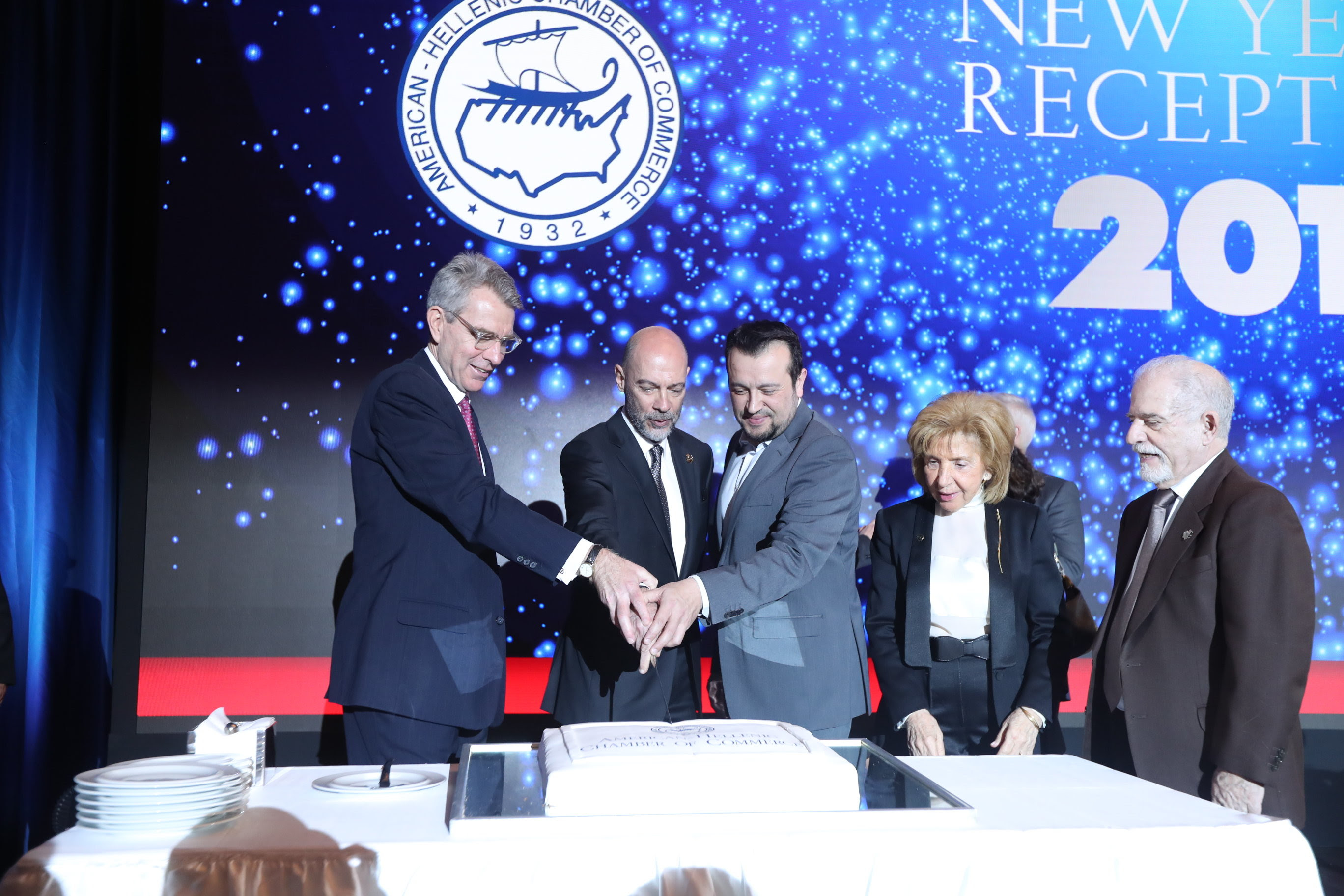 Το Ελληνοαμερικανικό επιμελητήριο έκοψε την βασιλόπιτα με την "βοήθεια" του Ν.Παππά,AllTimeClassic