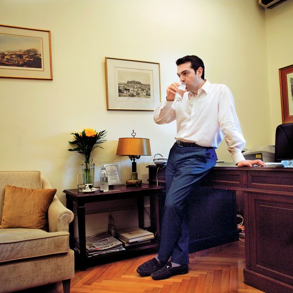 Αλέξης Τσίπρας "Είμαι πιο φιλόδοξος(από τον Τσακαλώτο)και μπορώ να κλείσω ραντεβού με την Σκάρλετ Γιόχανσον υπονοώντας πως είναι εφικτή η μείωση των πρωτογενών πλεονασμάτων,AllTimeClassic