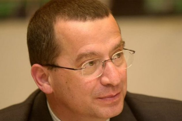 Ο Γιάννης Ρουμπάτης "Κάθε φορά που στη χώρα μας κρύψαμε την αλήθεια ο λαός μας ταλαιπωρήθηκε και οδηγήθηκε σε τραγωδίες. Εθνικό είναι ό,τι είναι αληθές».AllTimeClassic