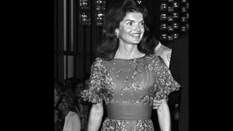 Τρεις γενεές το φόρεμα του Valentino από την Τζάκι στην κόρη της και τώρα στην εγγονή της,AllTimeClassic