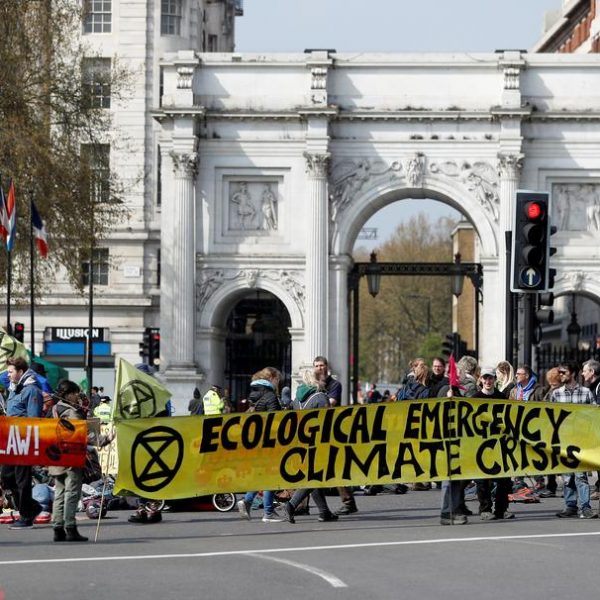 Διαδηλώσεις για την κλιματική αλλαγή στο Λονδινο "η ανθρωπότητα είναι αντιμέτωπη με μια καταστροφή που βέβαια προκλήθηκε από τους ανθρώπους",AllTimeClassic
