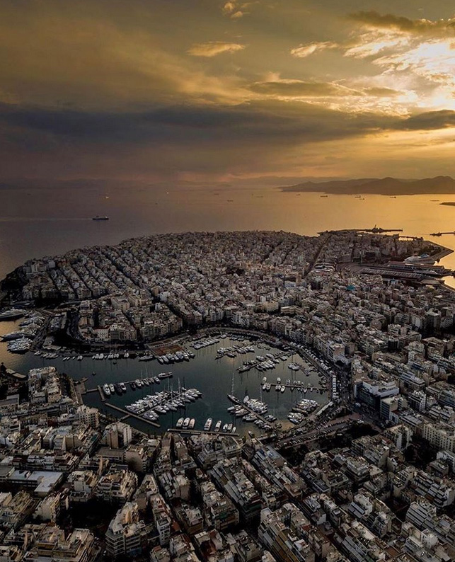 Ενώ το Blumberg αποθεώνει την Αθηναϊκή Ριβιέρα οι 'Ελληνες περιφρονούν τα τουριστικά επαγγέλματα,AllTimeClassic