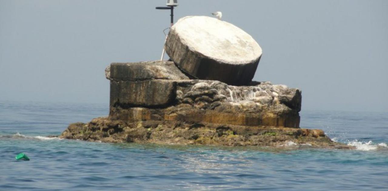 Βραχονησίδα Ζουράφα