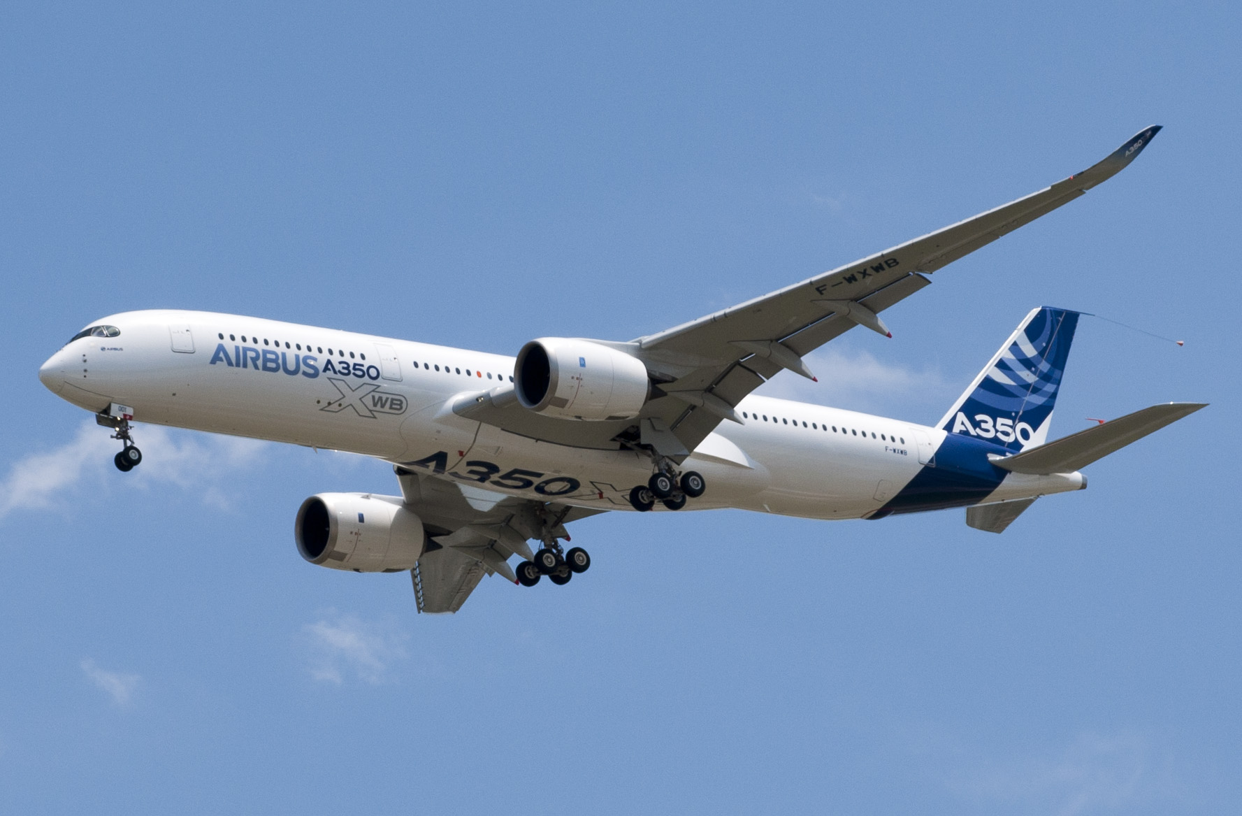 A350_First_Flight_Low_pass_02 wikipedia